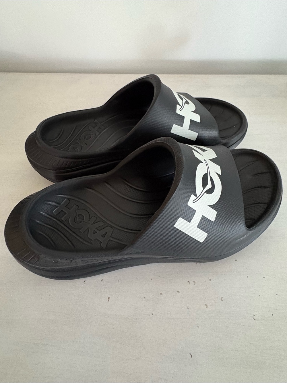 HOKA Recovery Slide Sandals - Black with White Logo - size 7 - Picture 4 of 6